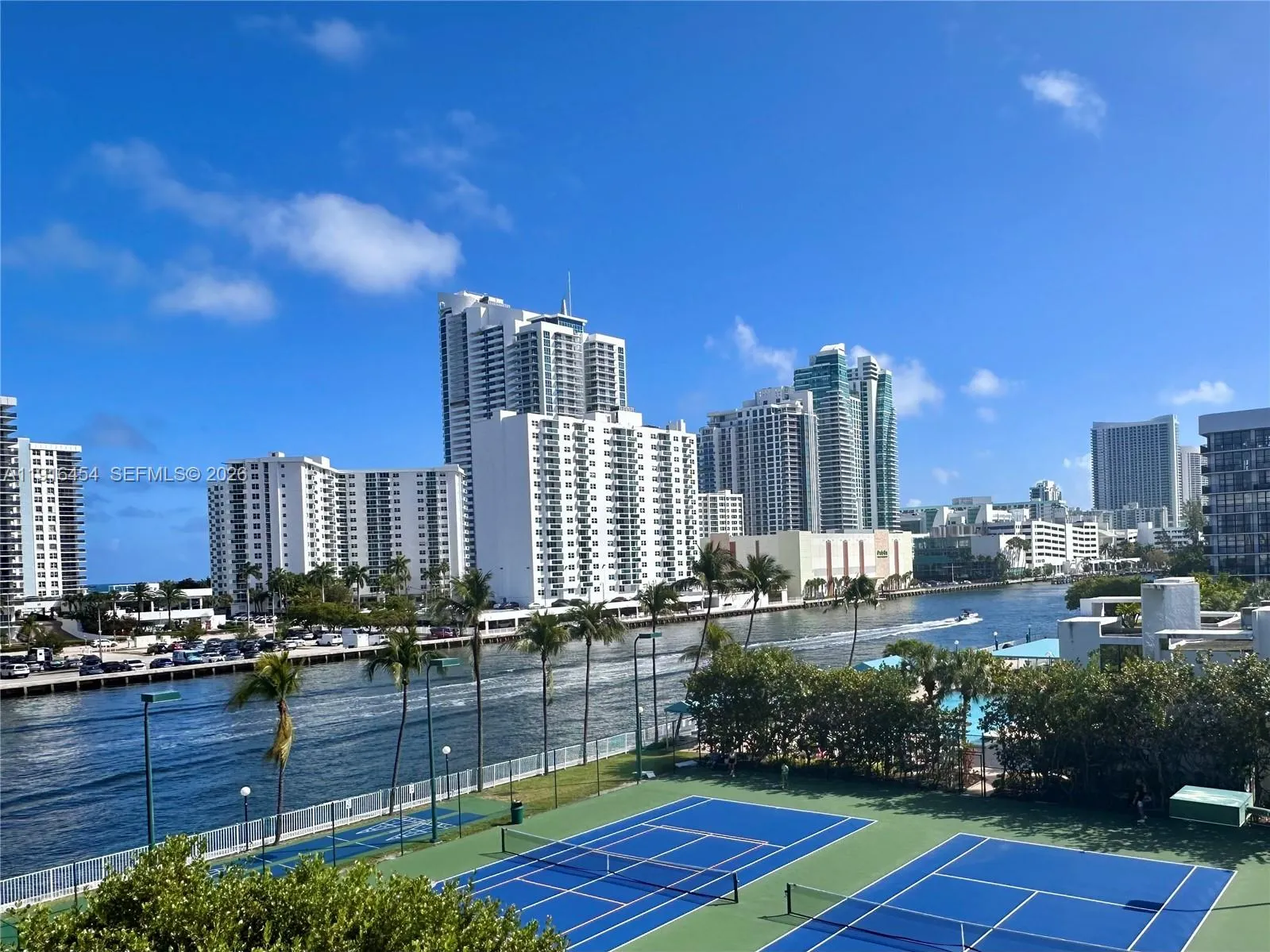 1000 Parkview Dr # 518, Hallandale Beach FL 33009