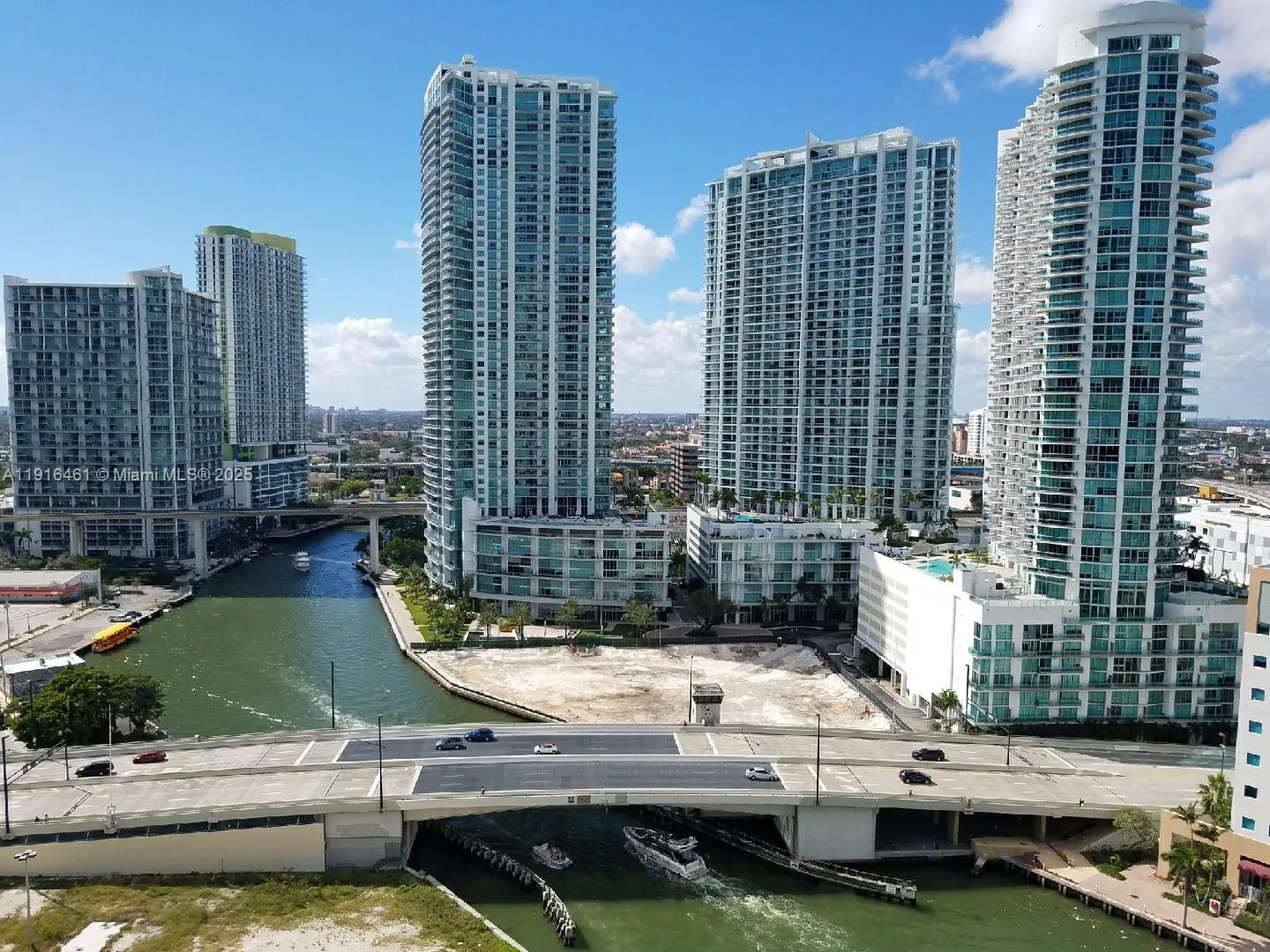 1 bedroom 1 bath for sale at 31 SE 5th St # 2205, Miami FL 33131