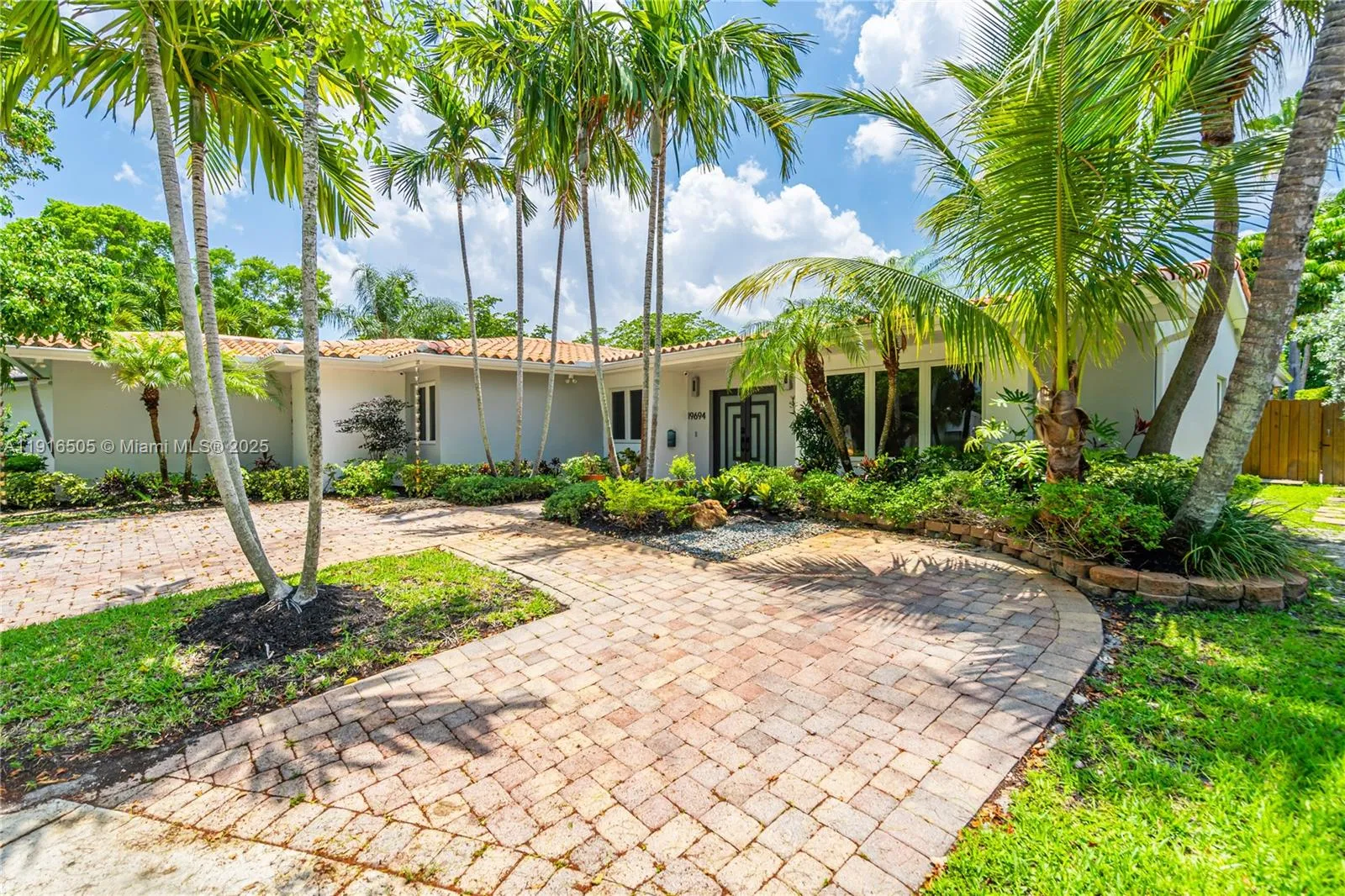 19694 NE 23rd Ct, Miami FL 33180