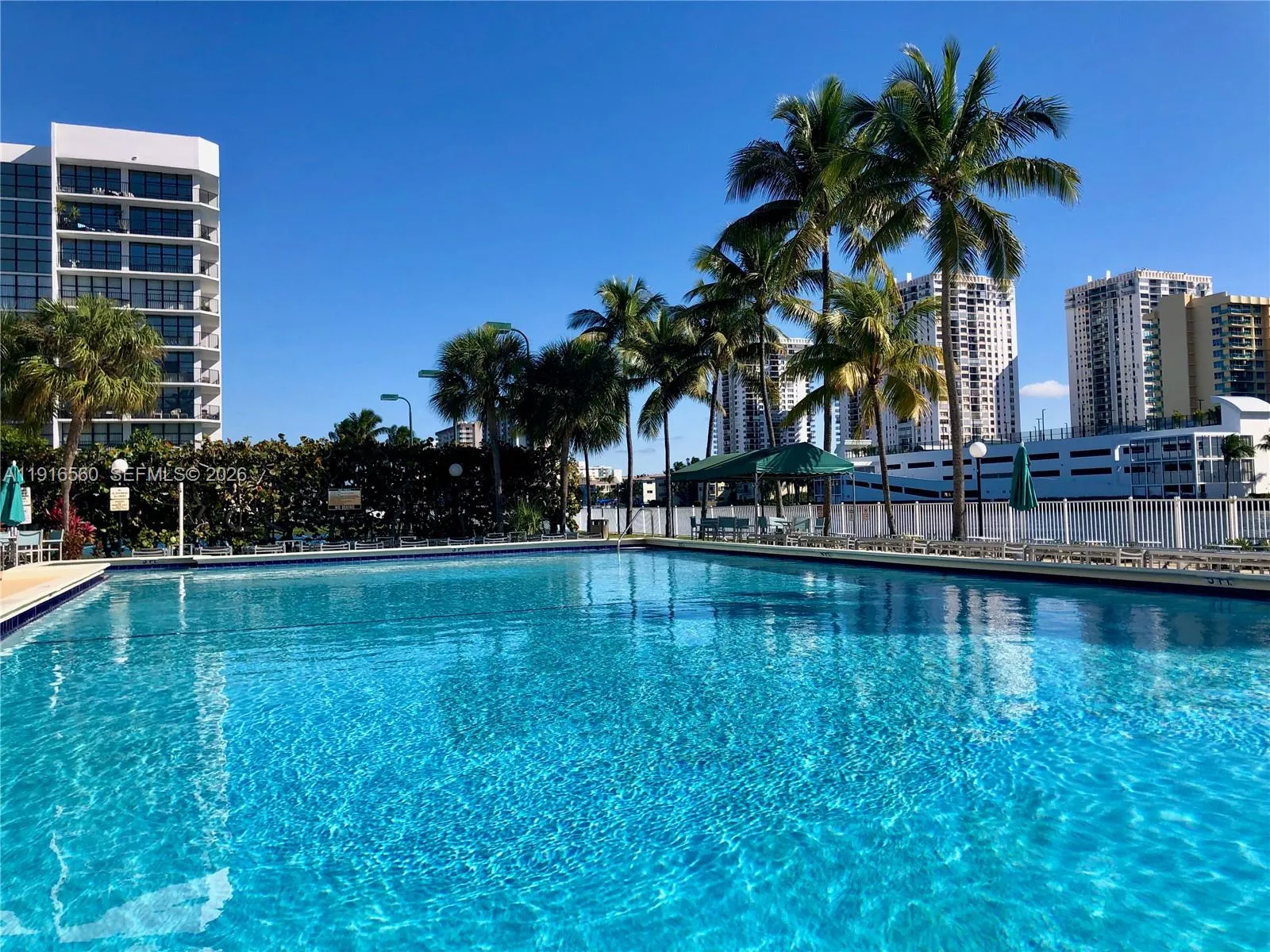 1000 Parkview Dr # 518, Hallandale Beach FL 33009