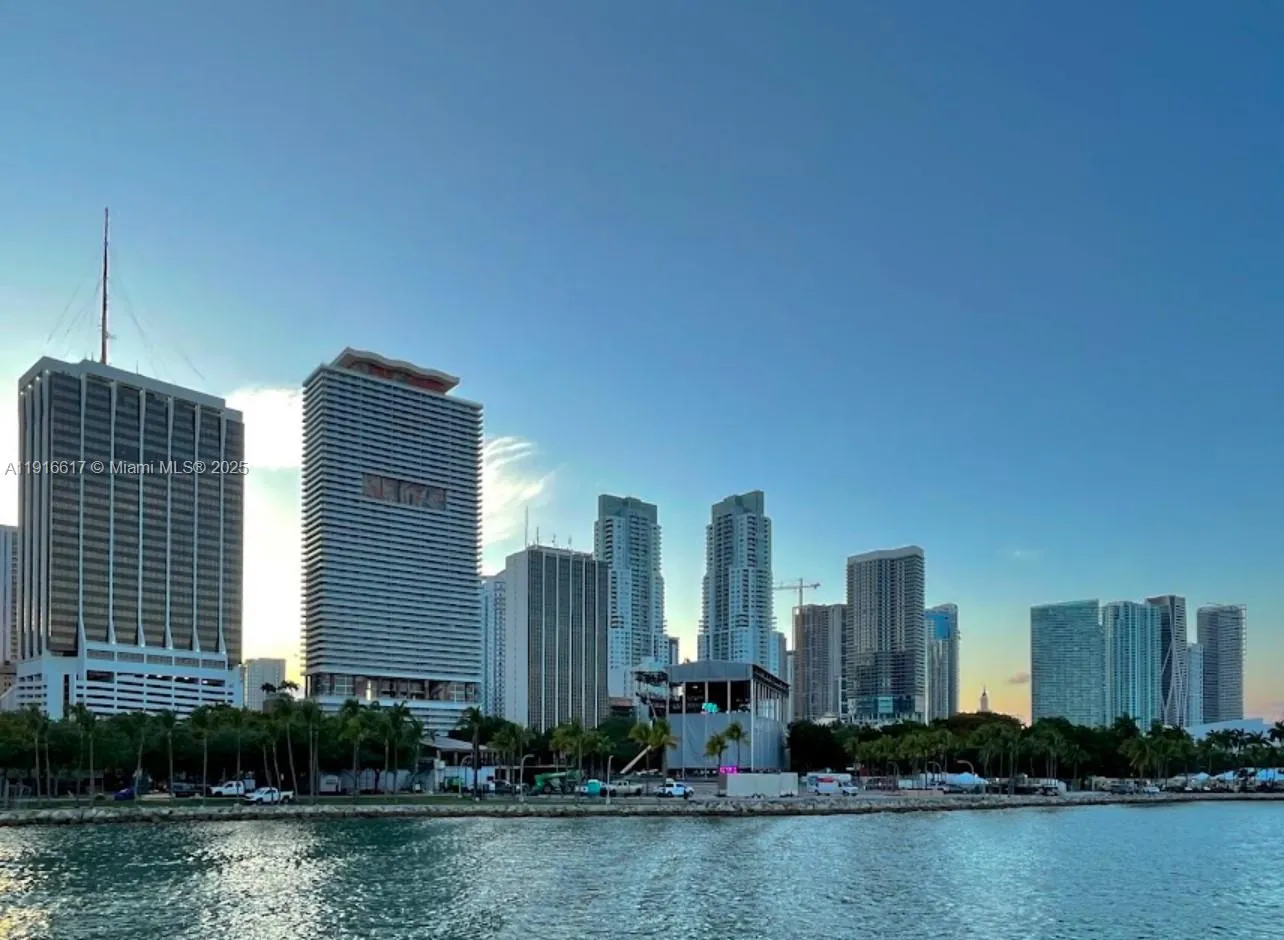 1 bedroom 1 bath for sale at 50 Biscayne Blvd # 2505, Miami FL 33132