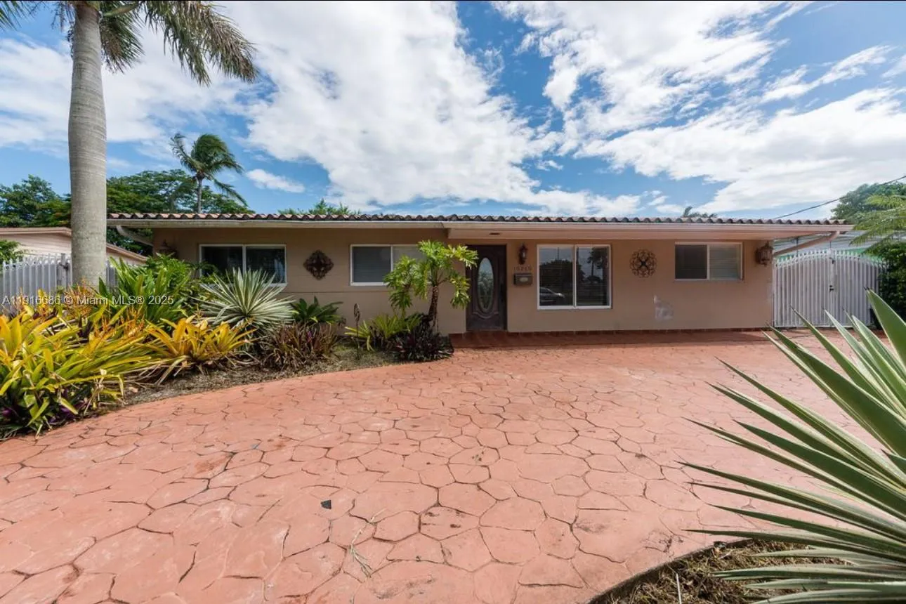 4 bedroom 2 bath for sale at 10260 SW 48th St, Miami FL 33165