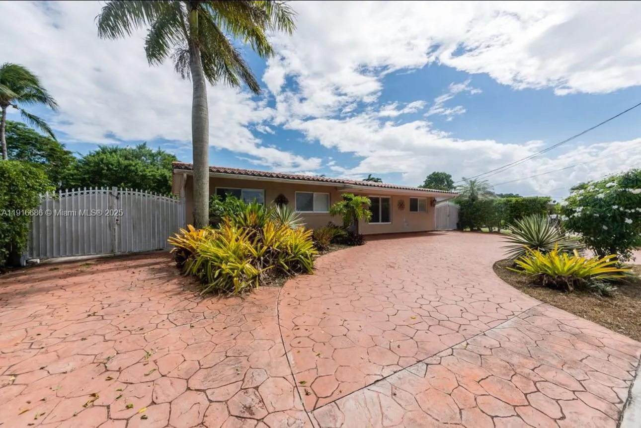 10260 SW 48th St, Miami FL 33165