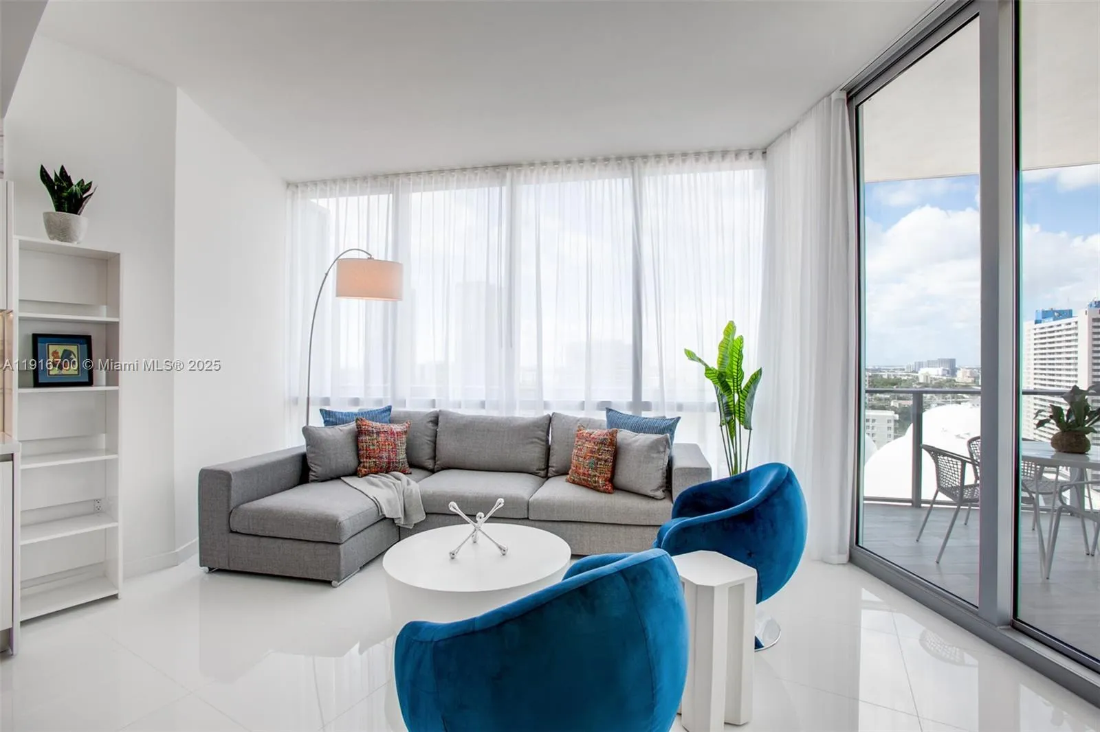 1 bedroom 2 bath for sale at 851 NE 1ST Ave # 1810, Miami FL 33132