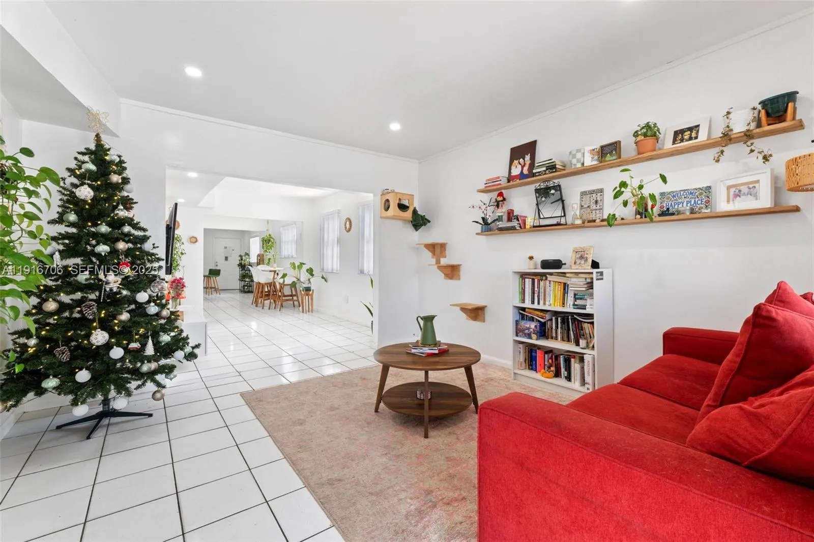 2262 NW 4th St, Miami FL 33125