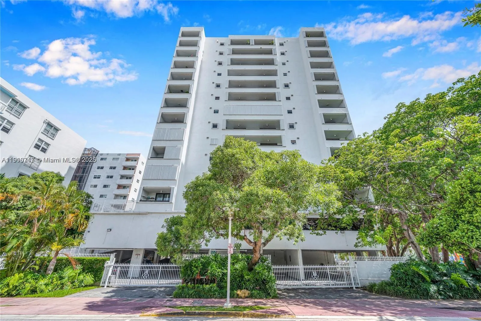 2 bedroom 2 bath for sale at 1775 Washington Ave # 4G, Miami Beach FL 33139