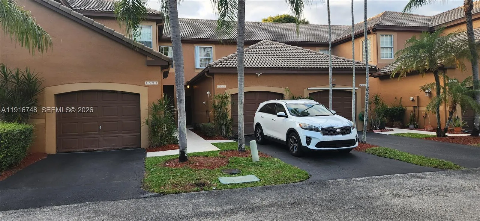 2 bedroom 2 bath for sale at 1599 Veracruz Ln, Weston FL 33327