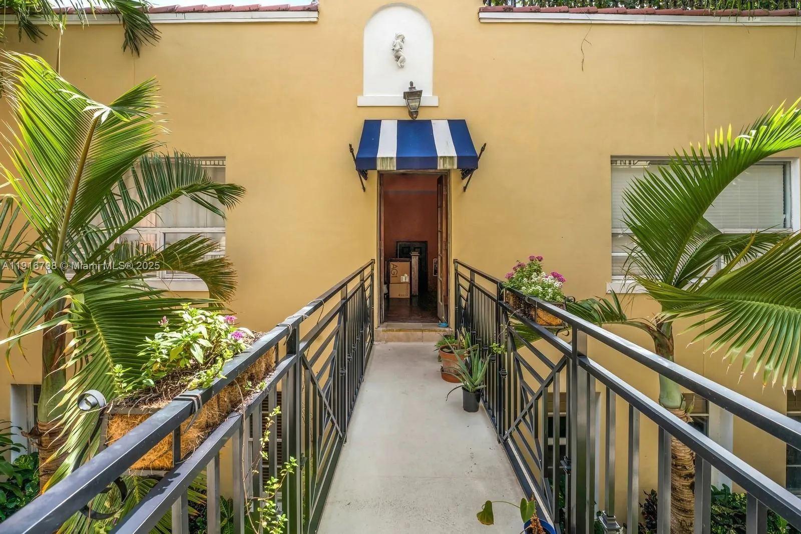 4812 Pine Tree Dr # 206, Miami Beach FL 33140