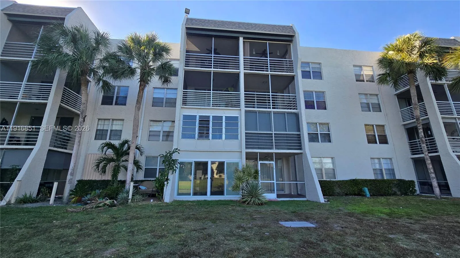 9230 Lagoon Pl # 310, Davie FL 33324