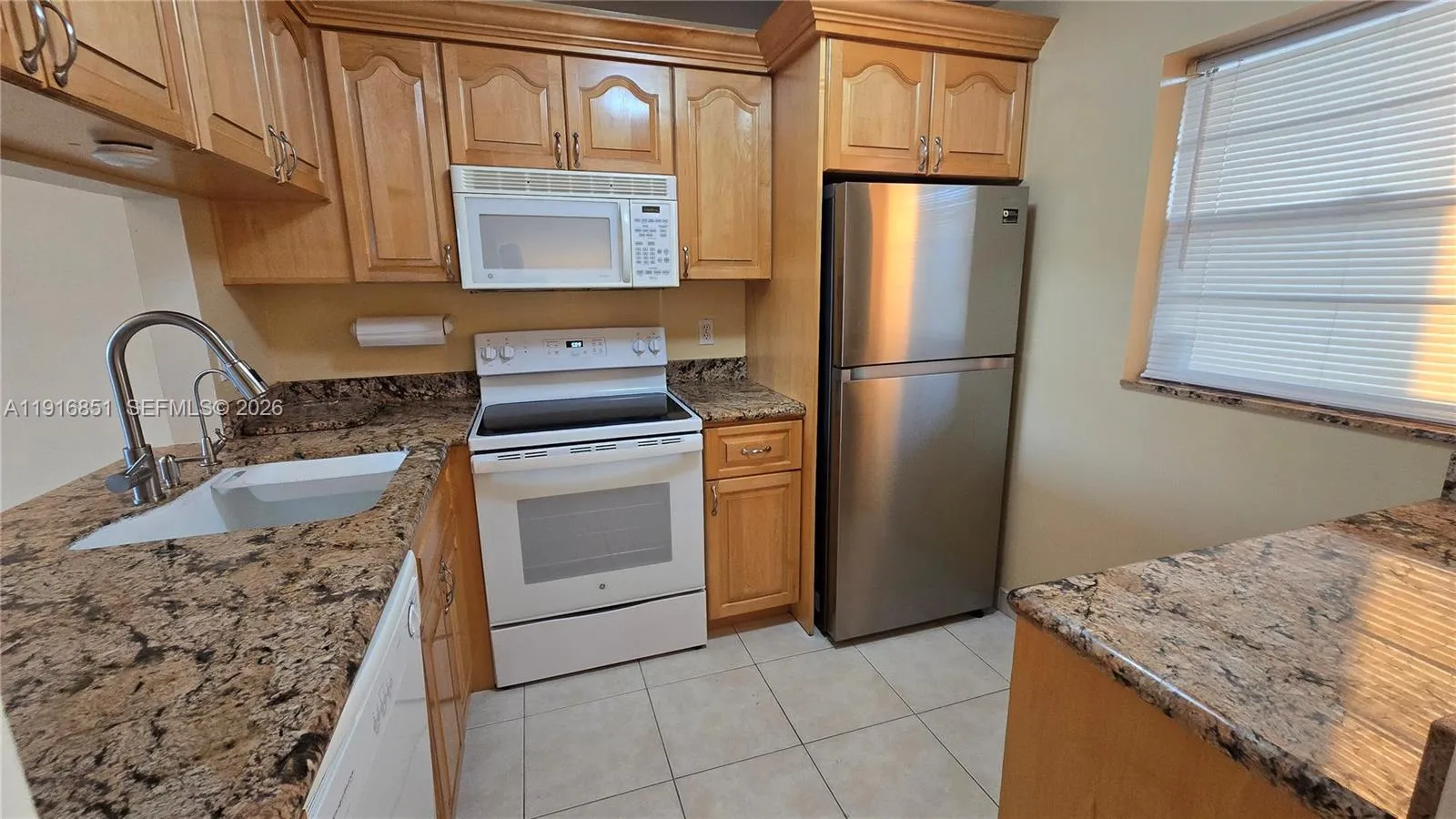 9230 Lagoon Pl # 310, Davie FL 33324