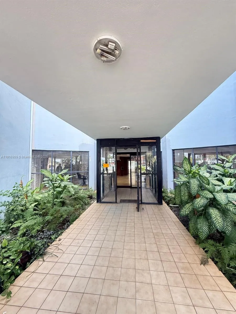 2025 NE 164th St # 605, North Miami Beach FL 33162