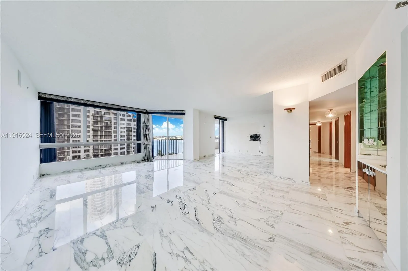 520 Brickell Key Dr # A1104, Miami FL 33131