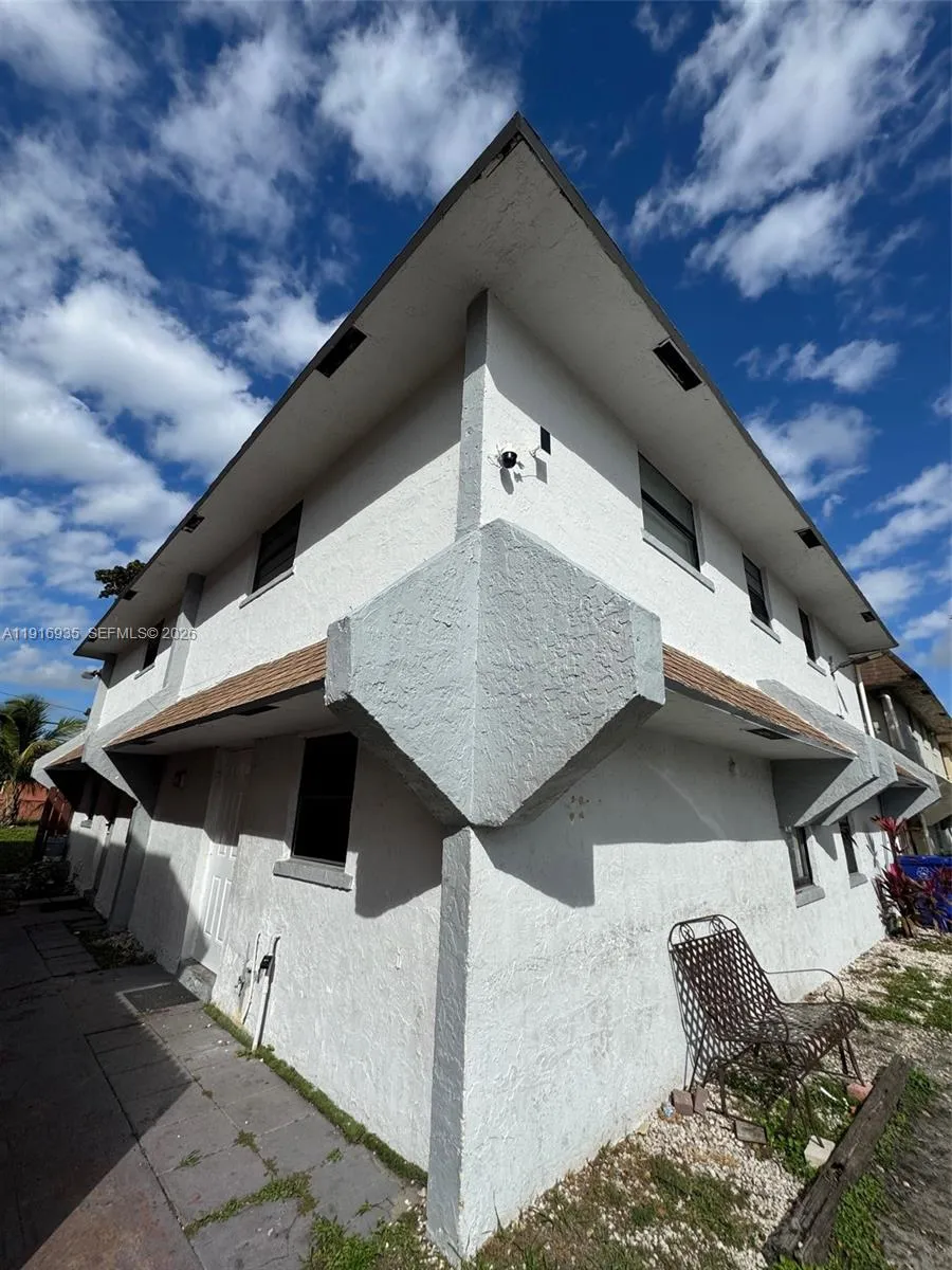1741 SW 40th Ter, Fort Lauderdale FL 33317