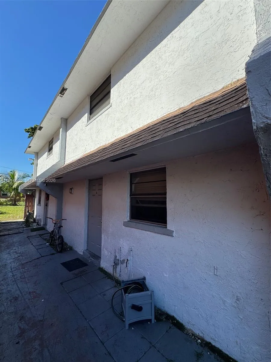 1741 SW 40th Ter, Fort Lauderdale FL 33317