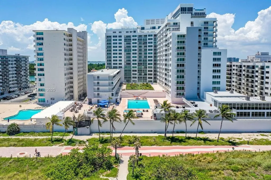 1 bedroom 1 bath for rent at 5401 Collins Ave # 1512, Miami Beach FL 33140
