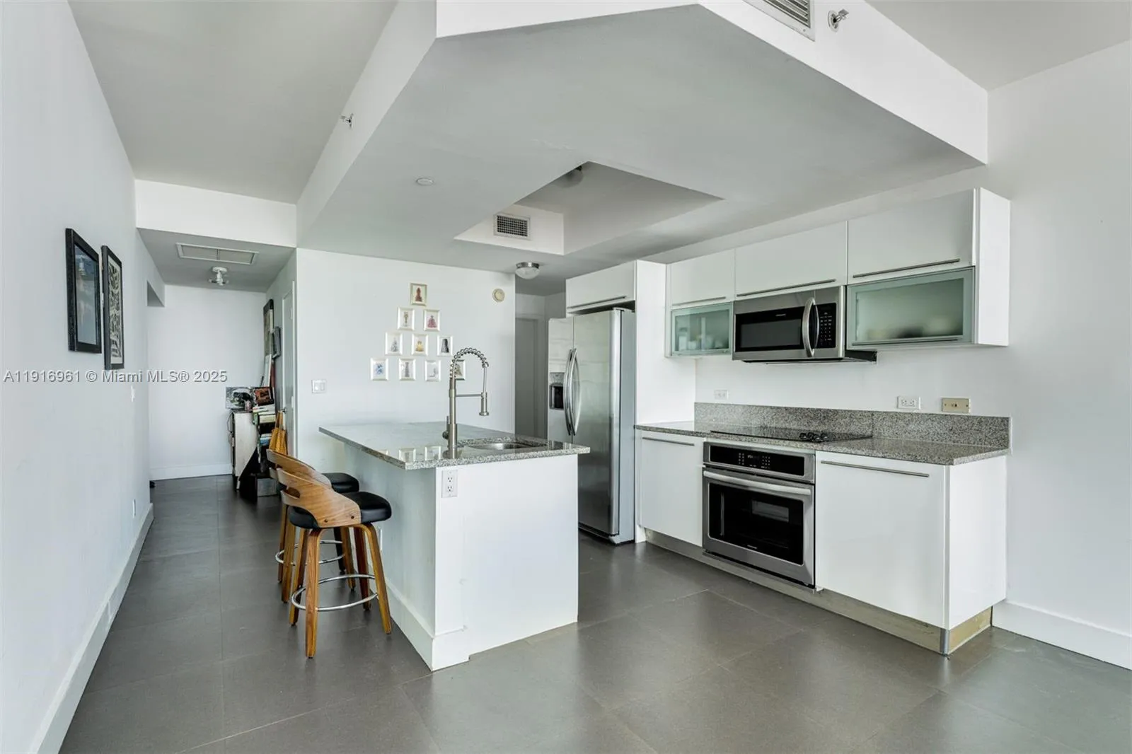 888 Biscayne Blvd # 1704, Miami FL 33132