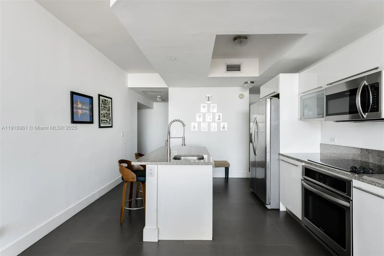 888 Biscayne Blvd # 1704, Miami FL 33132