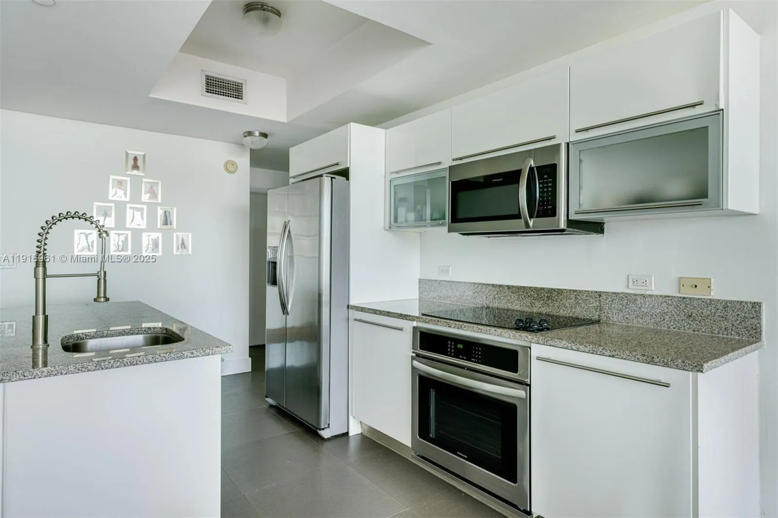888 Biscayne Blvd # 1704, Miami FL 33132