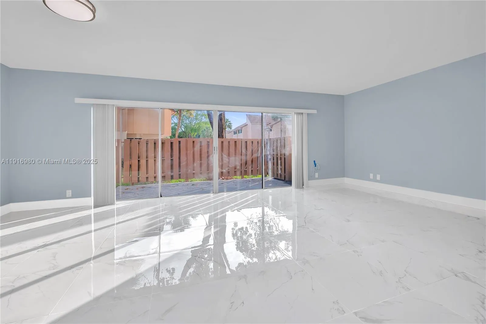 8211 NW 8th St # 2, Plantation FL 33324