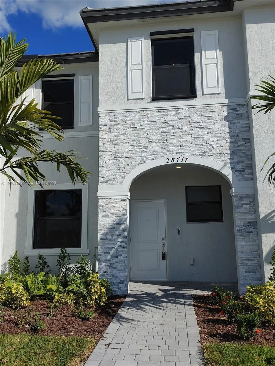 3 bedroom 2 bath for sale at 28717 SW 132nd Pl, Homestead FL 33033