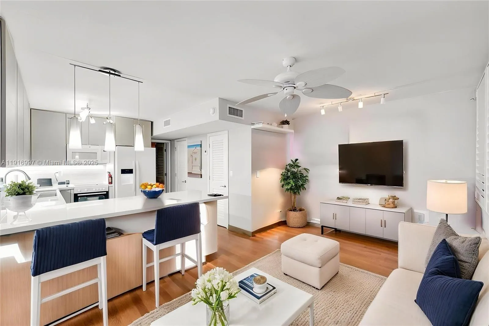1 bedroom 1 bath for sale at 322 Taylor St # 1D, Hollywood FL 33019