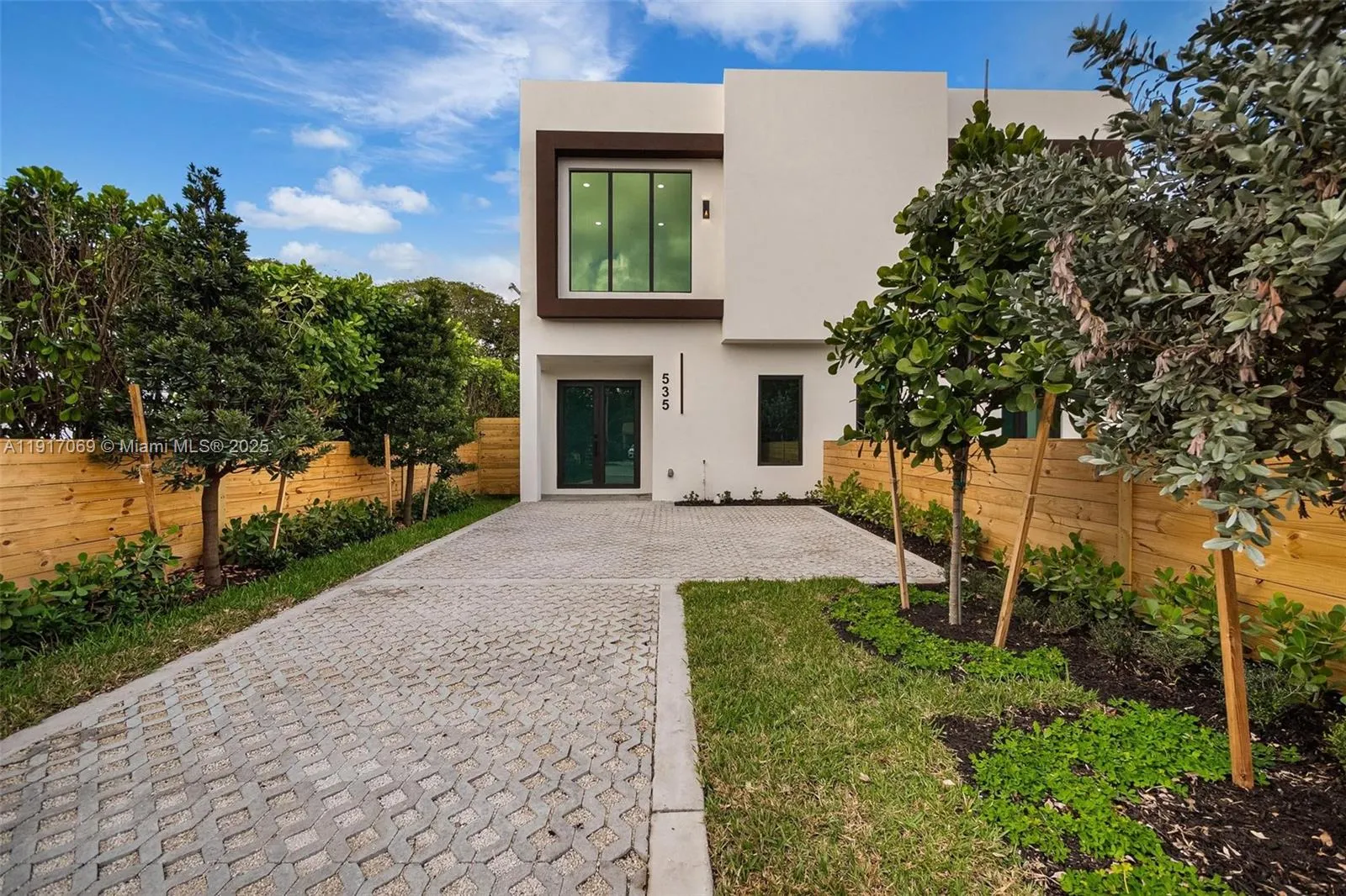 535 NW 52nd St, Miami FL 33127