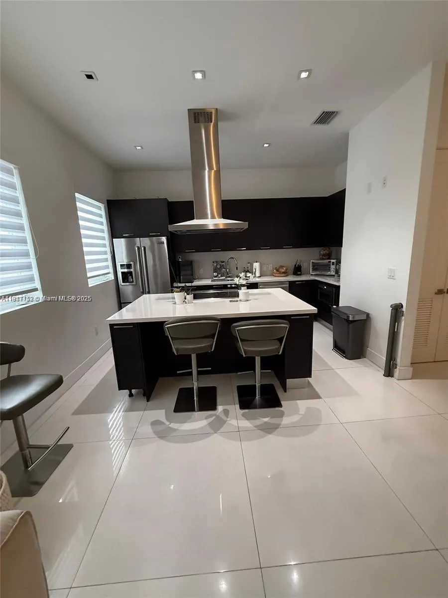 9165 NW 33rd St, Doral FL 33172