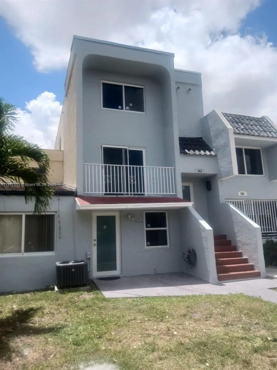 4 bedroom 3 bath for sale at 984 W 40th St # 2, Hialeah FL 33012