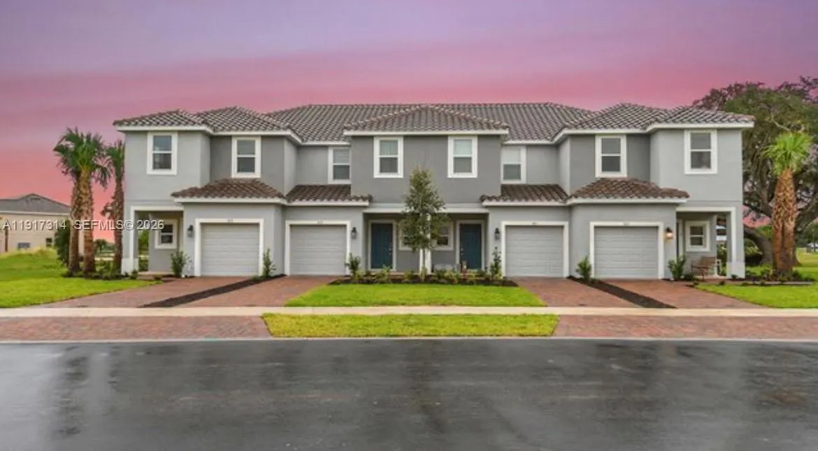 3 bedroom 2 bath for sale at 1345 Anchor Bend way, Kissimmee FL 34746