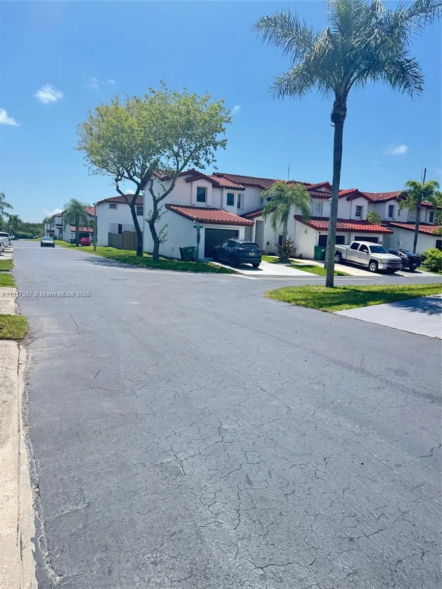 8419 SW 209th St, Cutler Bay FL 33189