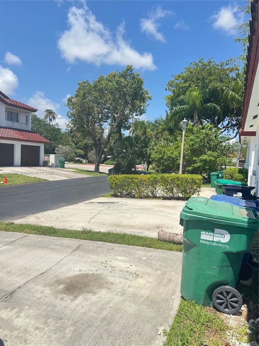 8419 SW 209th St, Cutler Bay FL 33189