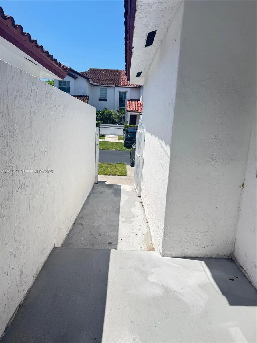 8419 SW 209th St, Cutler Bay FL 33189