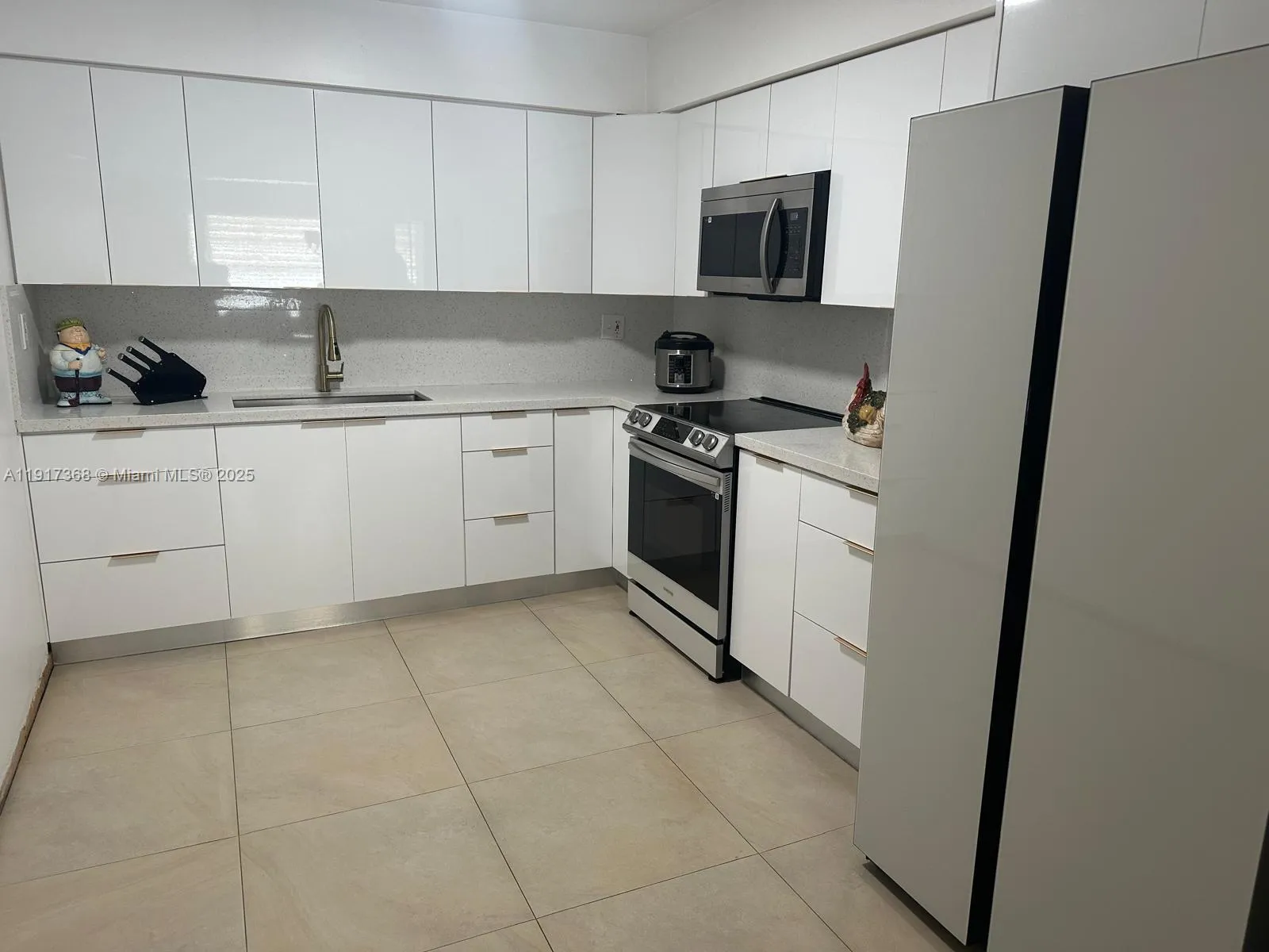 1720 SW 87th Ave, Miami FL 33165