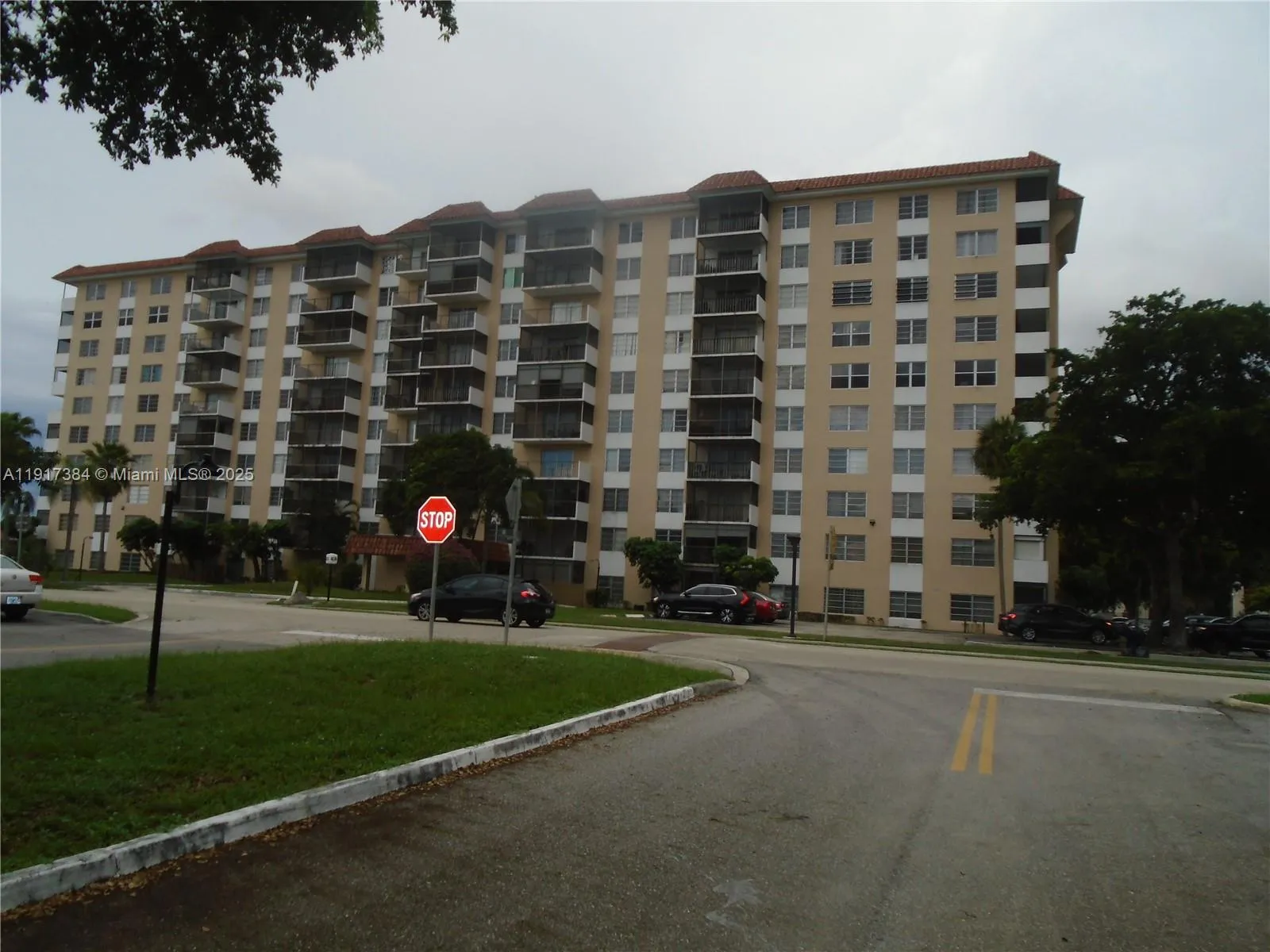 2 bedroom 2 bath for sale at 4174 INVERRARY DR # 303, Lauderhill FL 33319