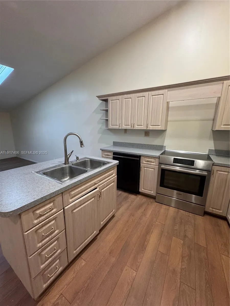 6436 N 92nd # 1005, Other City - In The State Of Florida FL 33782