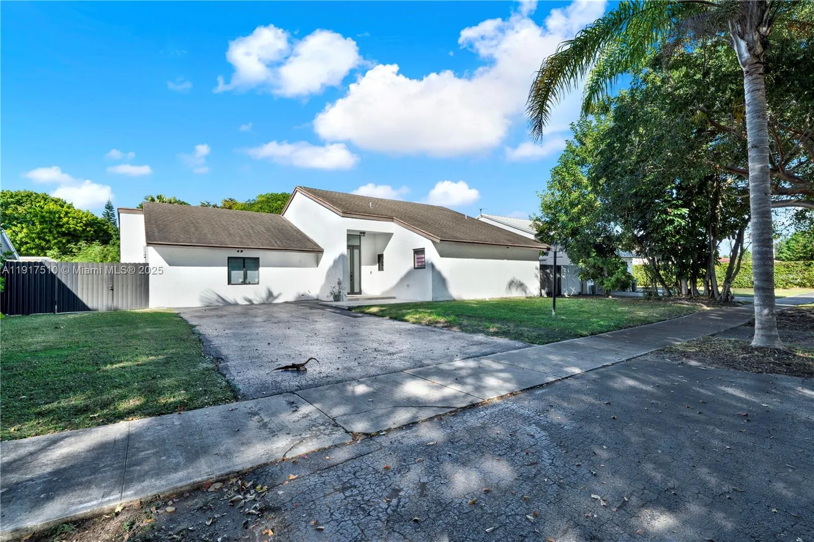5 bedroom 3 bath for sale at 12221 SW 93rd St, Miami FL 33186