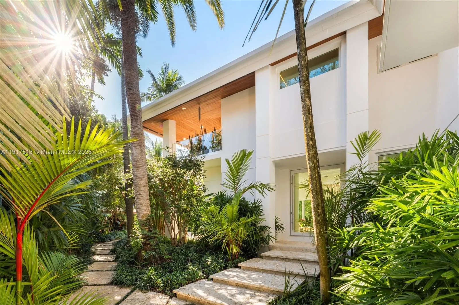 7150 W Lago Dr, Coral Gables FL 33143