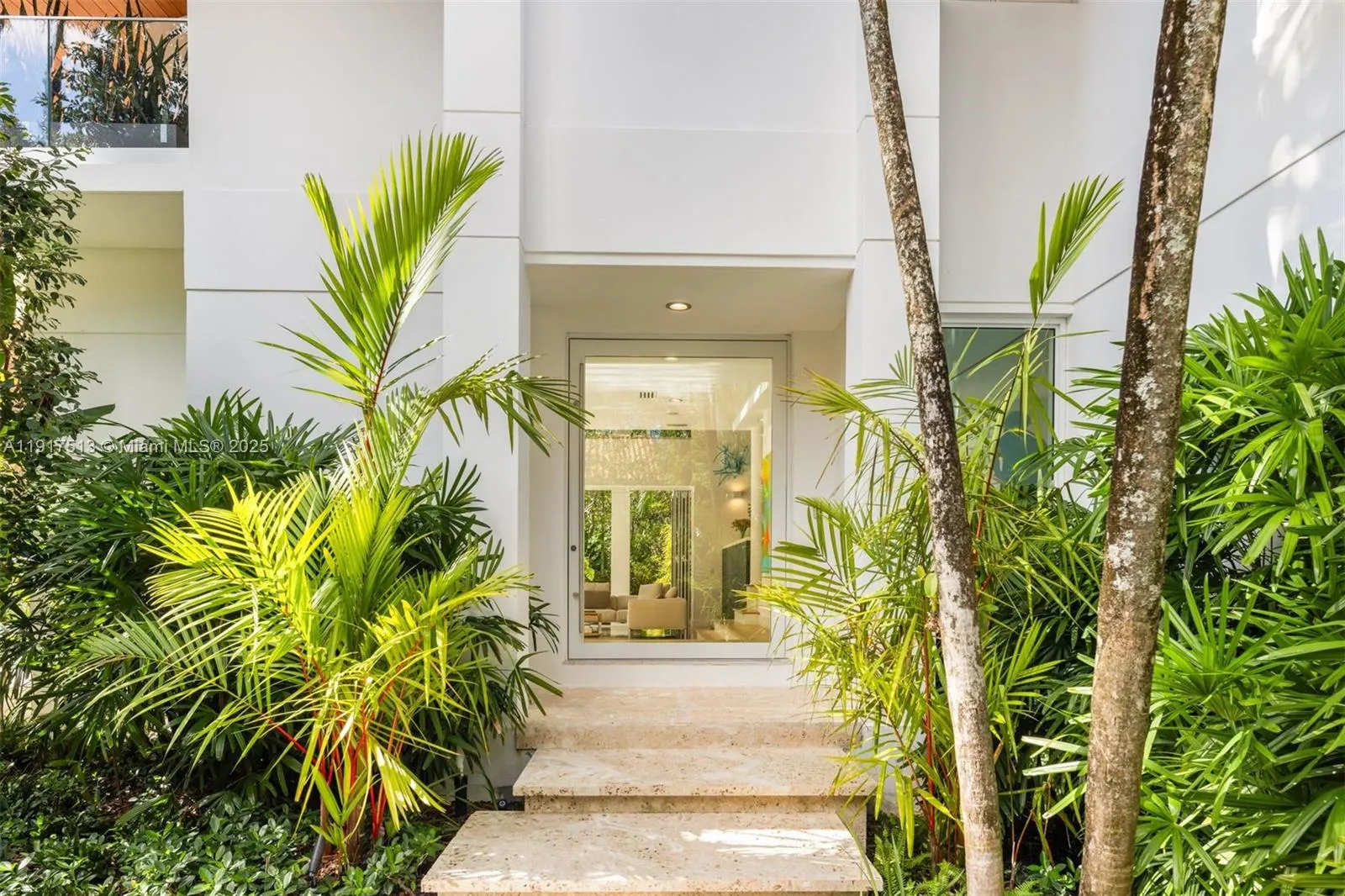 7150 W Lago Dr, Coral Gables FL 33143