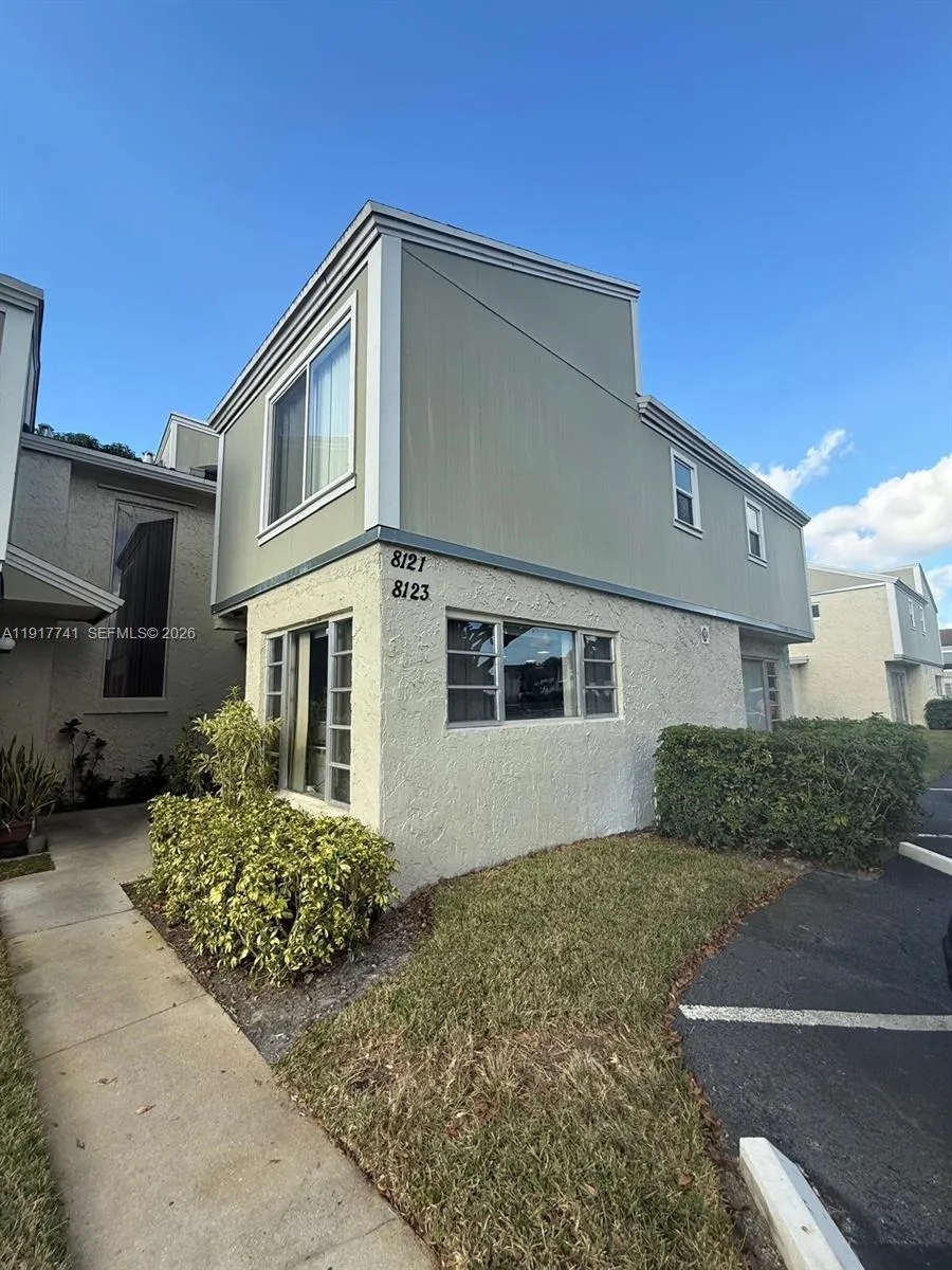 3 bedroom 2 bath for sale at 8123 Lagos De Campo Blvd # 2, Tamarac FL 33321