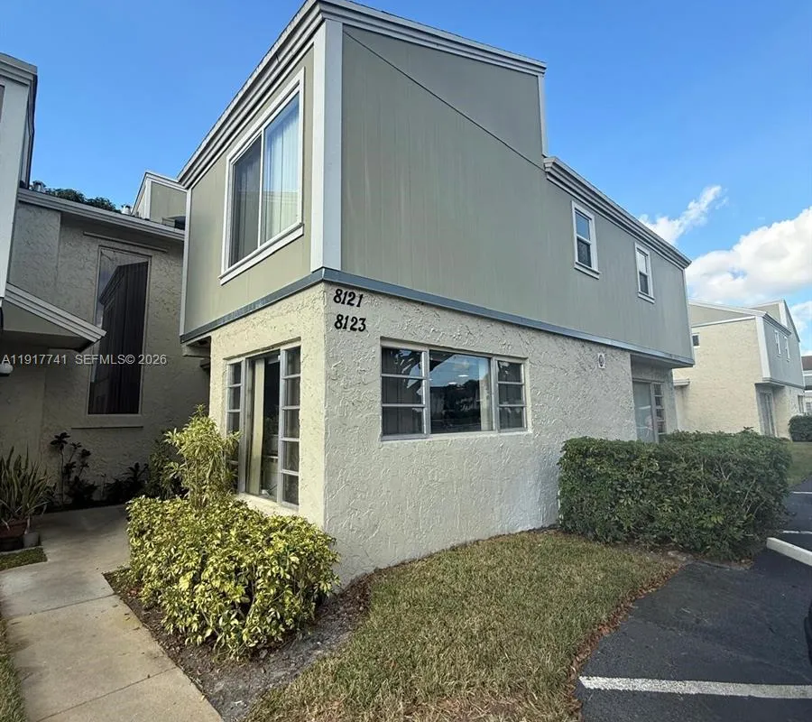 8123 Lagos De Campo Blvd # 2, Tamarac FL 33321