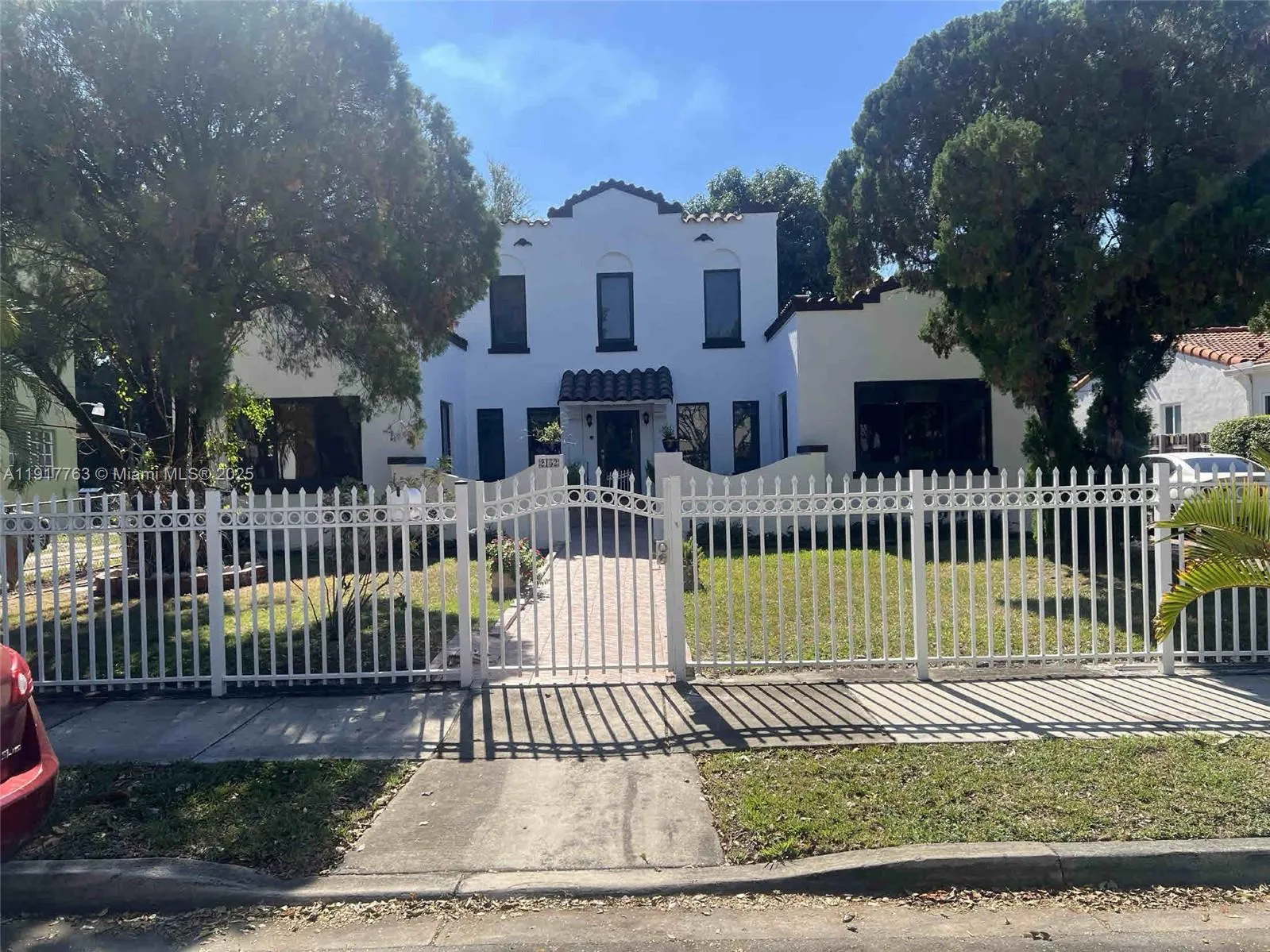2152 SW 10, Miami FL 33135