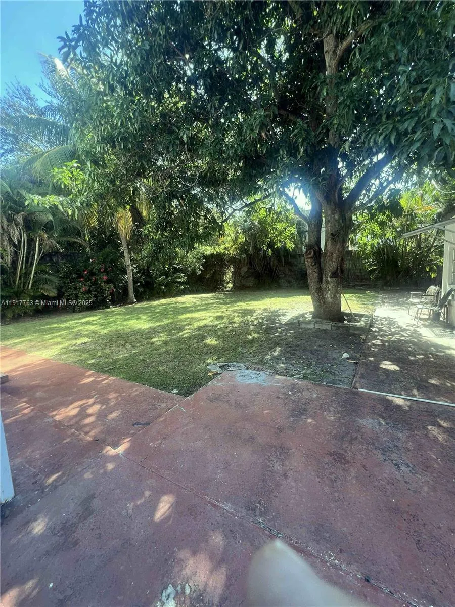 2152 SW 10, Miami FL 33135