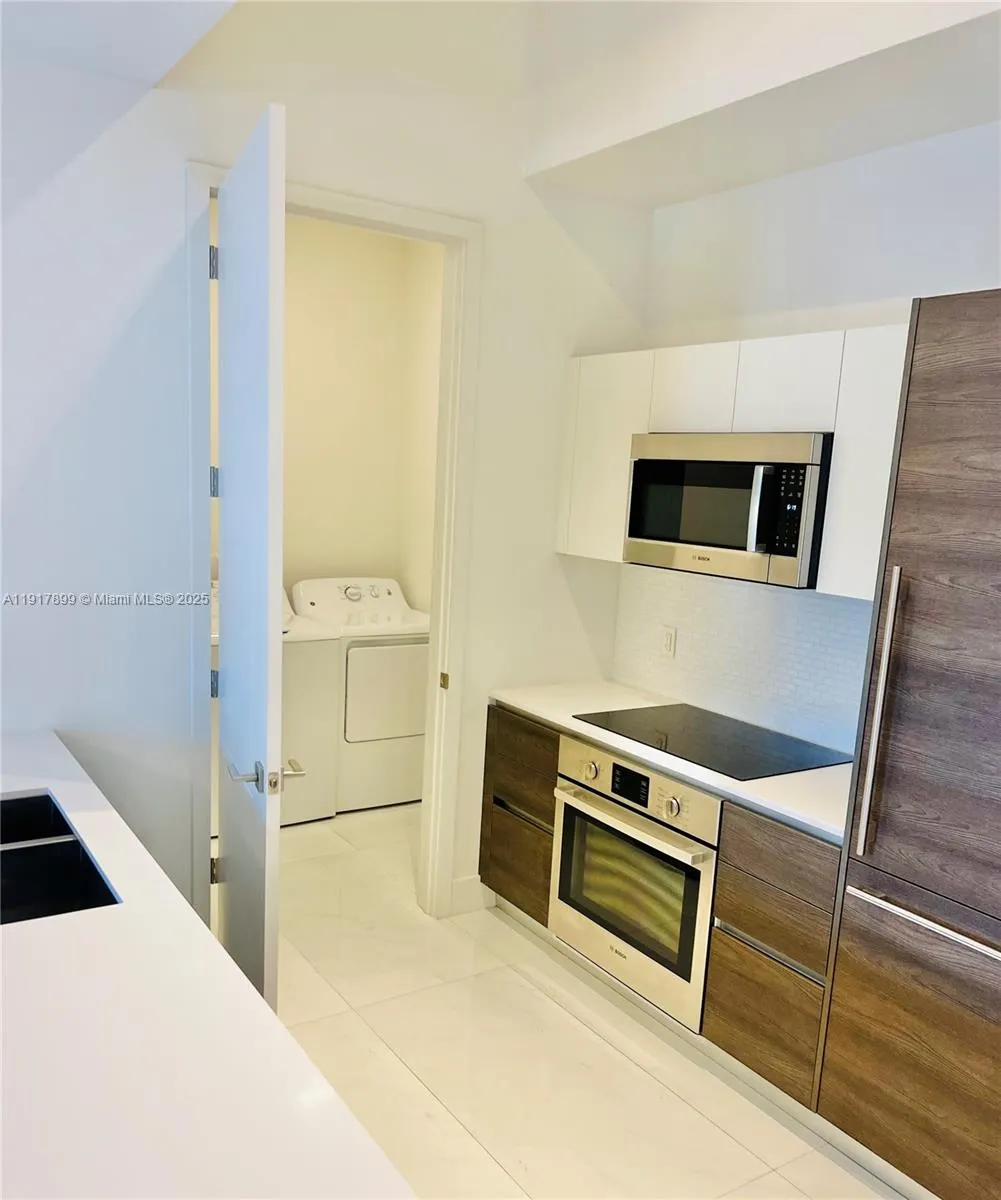 2 bedroom 2 bath for rent at 301 Altara Ave # 210, Coral Gables FL 33146