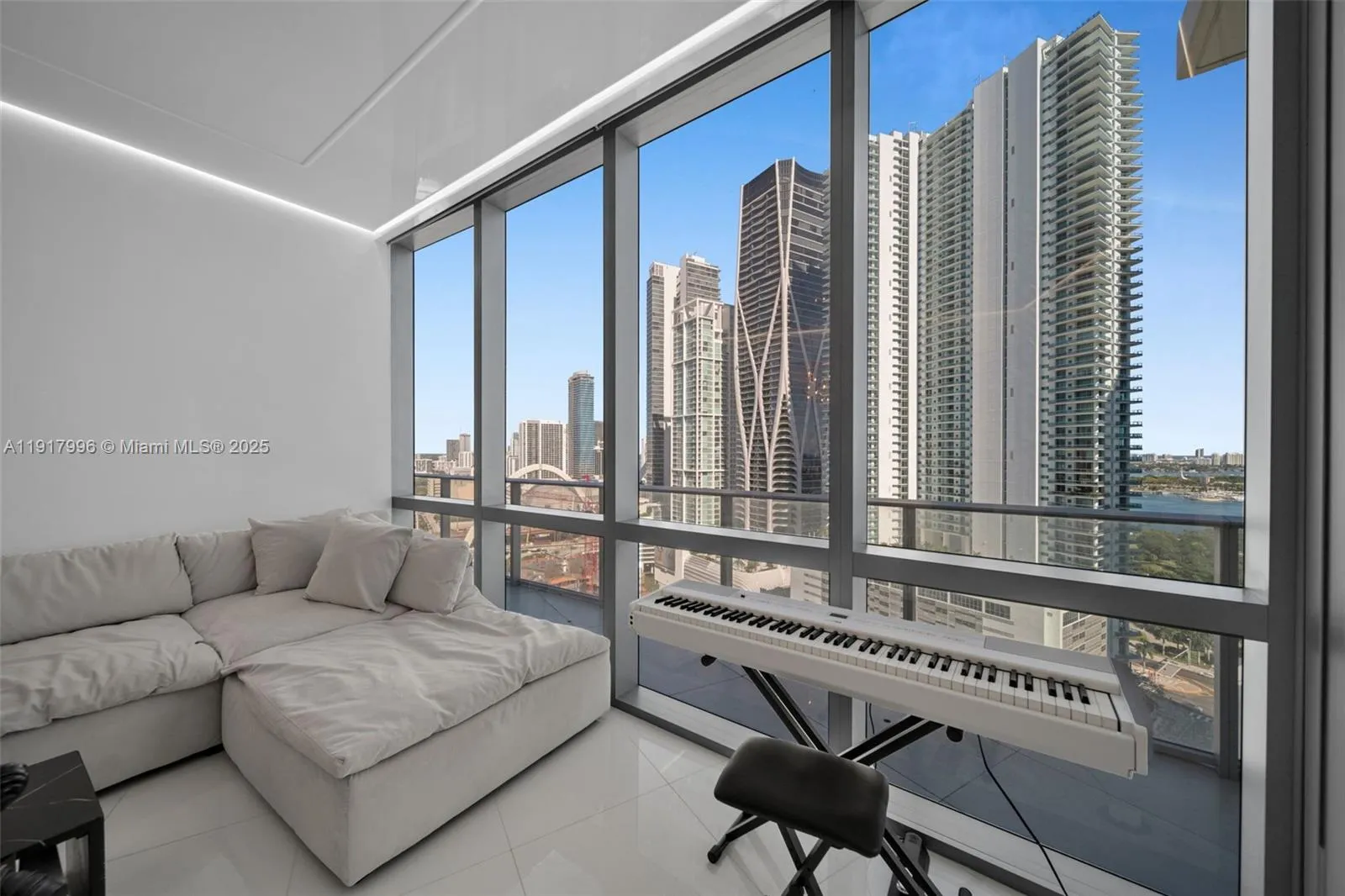 2 bedroom 3 bath for sale at 851 NE 1st Ave # 2203, Miami FL 33132