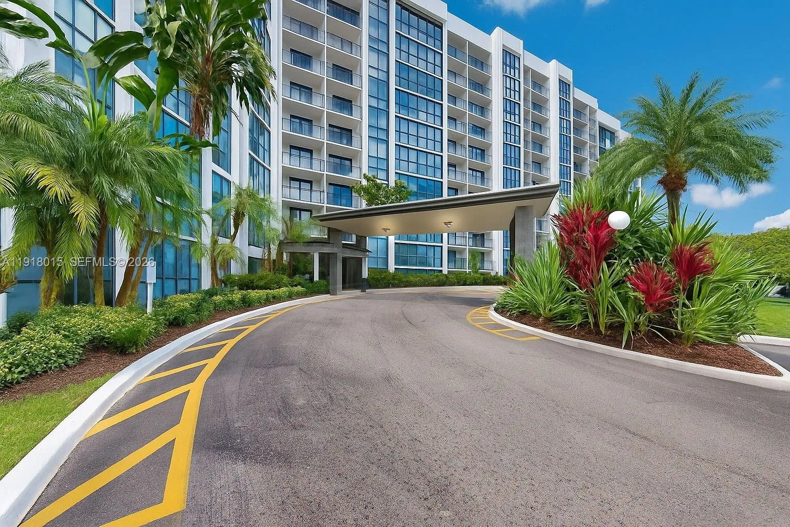 1000 Parkview Dr # 431, Hallandale Beach FL 33009