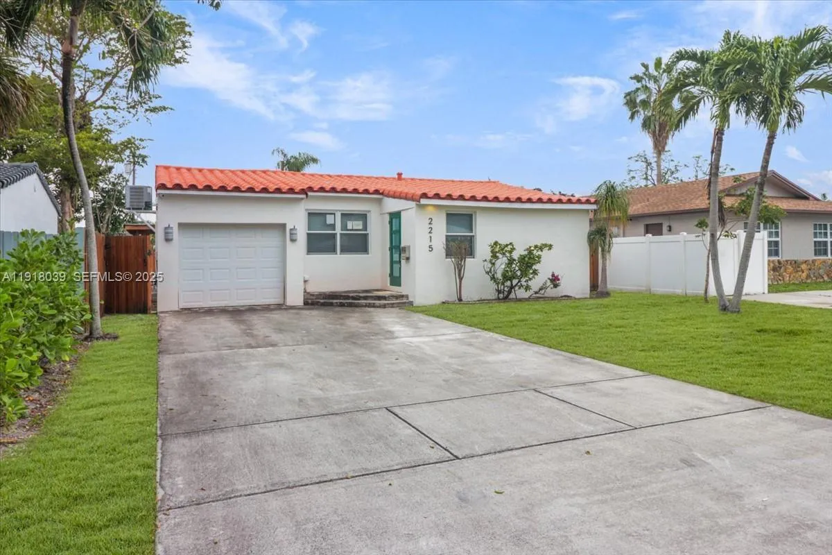 2215 Cleveland St, Hollywood FL 33020
