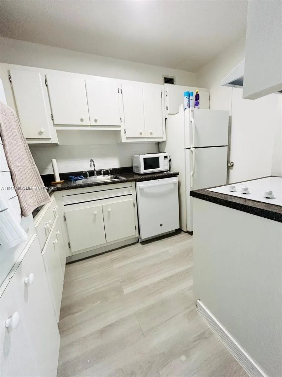100 Lincoln Rd # 535, Miami Beach FL 33139