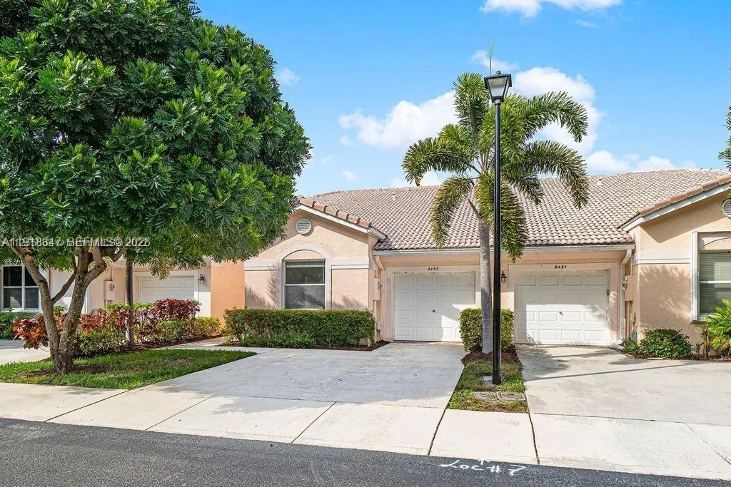 2437 S Coral Trace Cir, Delray Beach FL 33445