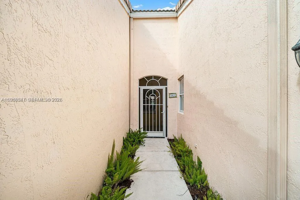 2437 S Coral Trace Cir, Delray Beach FL 33445