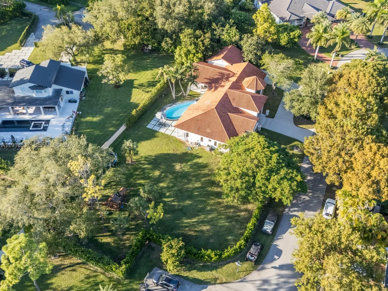 6 bedroom 4 bath for sale at 18326 SW 83rd Pl, Palmetto Bay FL 33157